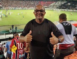 Marcelo Xavier de Araújo, o Super Santa, nas arquibancadas do Estádio do Arruda