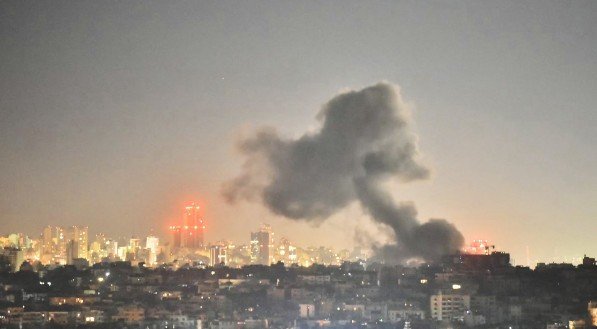 Israel bombardeia 300 alvos no Líbano enquanto EUA faz apelos por fim da guerra