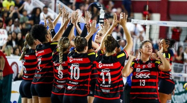 Imagem das jogadoras do Sesc Flamengo na final do Campeonato Carioca