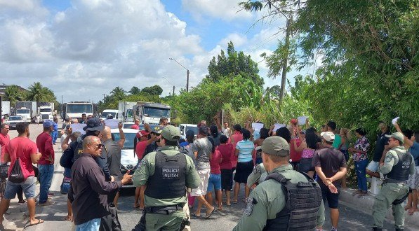 Protesto de moradores em Igarassu