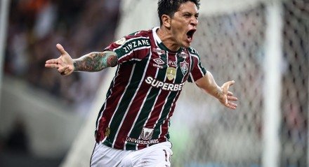 Imagem de Cano comemorando o gol marcado pelo Fluminense sobre o Athletico-PR