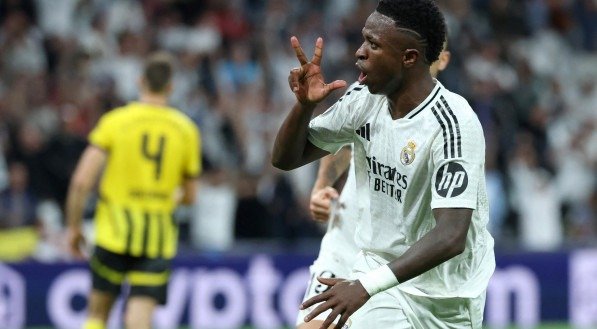 Imagem de Vinícius Júnior comemorando um dos gols da vitória do Real Madrid