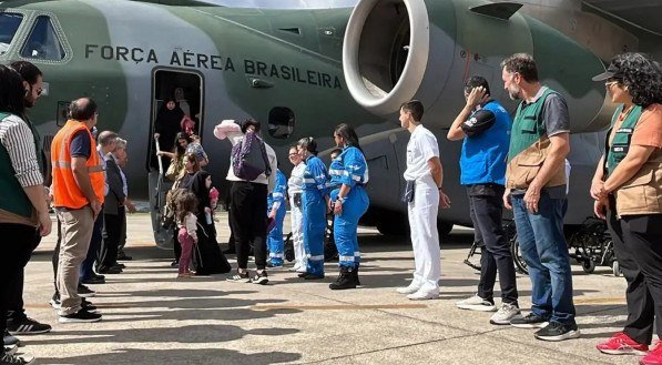 Sétimo voo da FAB com 82 repatriados do Líbano chega a São Paulo