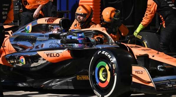 Imagem do carro da McLaren na Fórmula 1