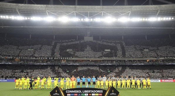 Mosaico da torcida mandante no Estádio Nilton Santos