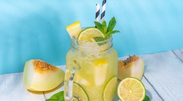 Suco de melão com limão (Imagem: Rimma Bondarenko | Shutterstock)