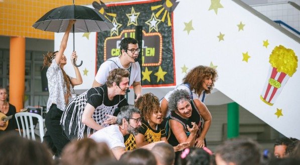 Orquestra Malassombro apresenta o projeto "Concerto-aula para crianças: Na trilha das Assombrações do Recife" em escola municipal da capital