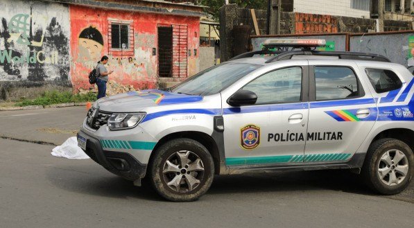 Momento em que a Polícia Militar chegou ao local em que o corpo de Evellyn Marcelly estava