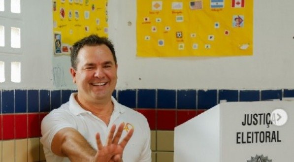  Júnior Matuto vota em Maranguape II e diz que quer construir uma Paulista mais justa 
