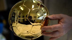 Bola de Ouro, entregue pela revista France Football