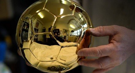 Bola de Ouro, entregue pela revista France Football