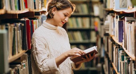 Livros nacionais conectam os leitores com as suas raízes (Imagem: PH888 | Shutterstock)