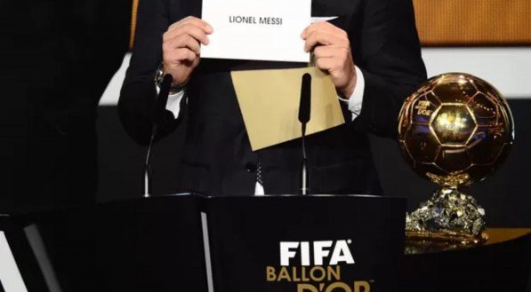 Nome de Lionel Messi em envelope da Bola de Ouro