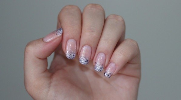 Imagem ilustrativa de unhas brilhosas!