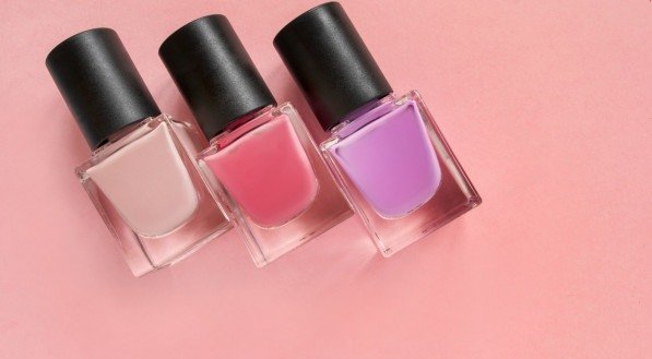 Esmalte sobre Fundo rosa