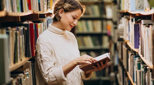 Livros nacionais conectam os leitores com as suas raízes (Imagem: PH888 | Shutterstock)