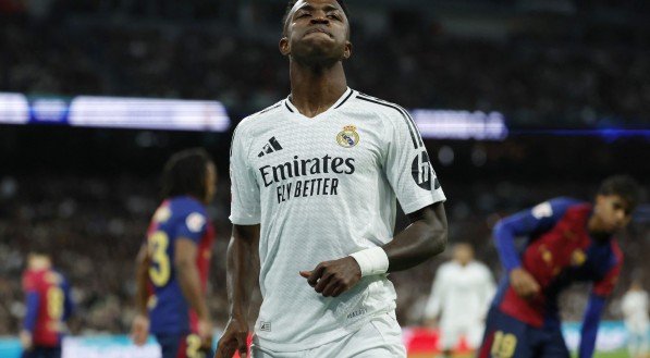 Vinícius Júnior lamenta chance perdida em jogo do Real Madrid