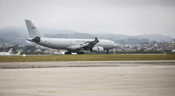 Mais 221 brasileiros repatriados do Líbano chegam em no aeroporto de Guarulhos