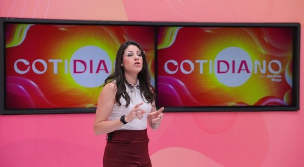 Amanda Maga apresenta programa Cotidiano