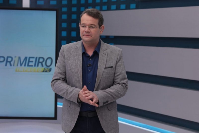 Thiago Raposo apresenta o programa Primeiro Impacto PE, na TV Jornal