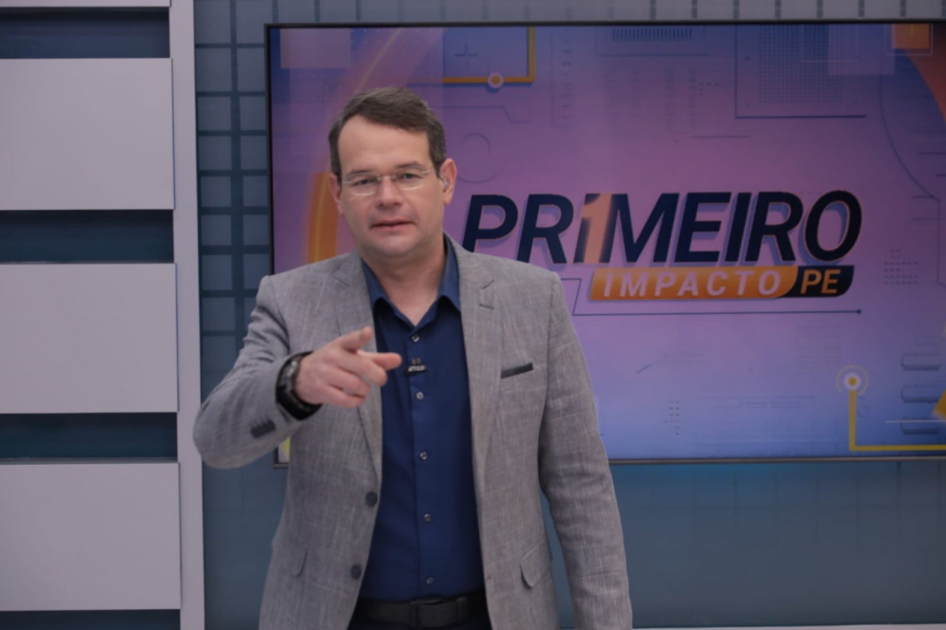 Thiago Raposo apresenta o programa Primeiro Impacto PE, na TV Jornal
