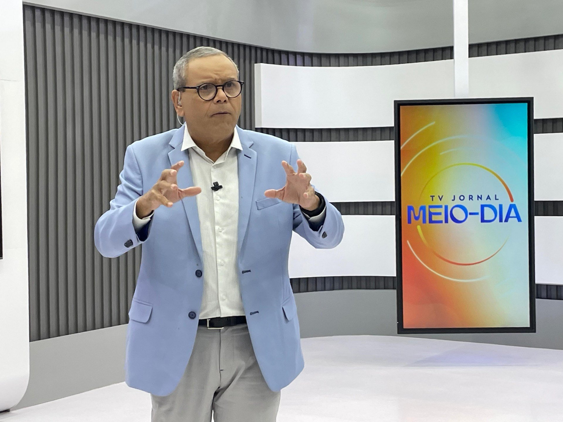 Ciro Bezerra apresenta o TV Jornal Meio Dia