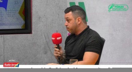 Imagem do diretor de futebol do Santa Cruz, Diego Hydalgo, em entrevista à Rádio Jornal