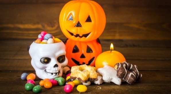 Consumo excessivo de açúcar no Halloween pode resultar em consequências duradouras para a saúde (Imagem: MsMaria | Shutterstock)