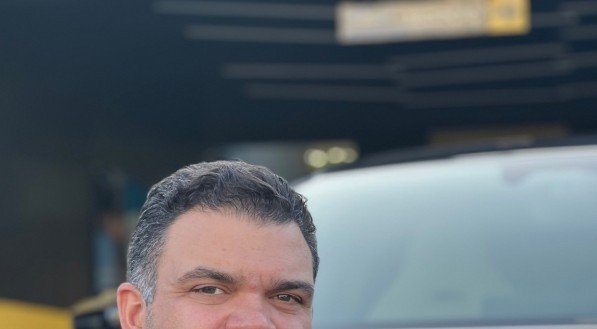 SÍLVIO MENEZES / CARRO ARRETADO