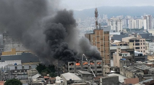 Incêndio de grandes proporções na região central de São Paulo