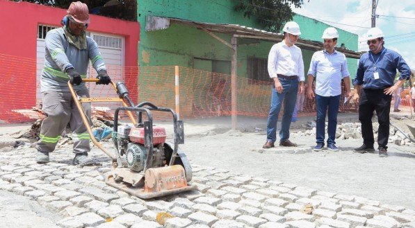 Obra da Compesa no Coque prevê a implantação de mais de 30 mil metros de rede coletora