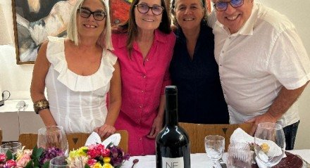 Flávia de Gusmão, Márcia Dias, Yêda Bezerra de Mello e Anastácio Borges, no lançamento do vinho 