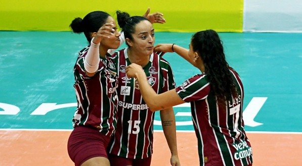 Imagem das jogadores de vôlei do Fluminense na Superliga Feminina