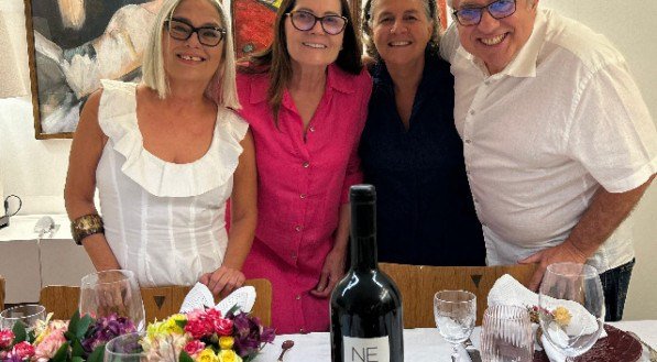 Flávia de Gusmão, Márcia Dias, Yêda Bezerra de Mello e Anastácio Borges, no lançamento do vinho "Neno"