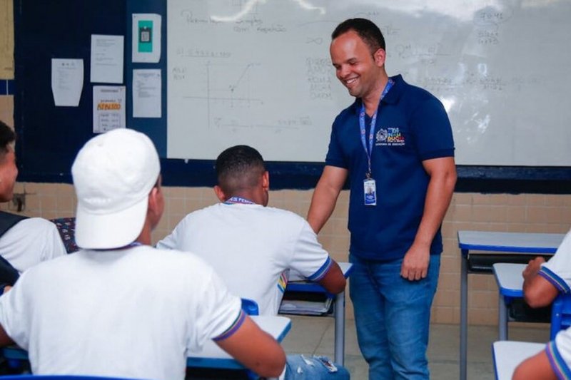 Para os estudantes de licenciatura, serão mais de mil bolsas oferecidas