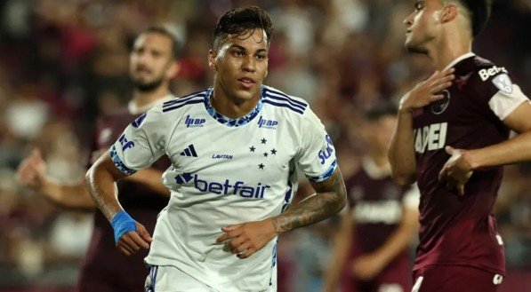 Kaio Jorge celebra o gol que classificou o Cruzeiro à final da Sul-Americana.