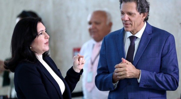 Ministro Fernando Haddad e ministra Simone Tebet estiveram com o presidente Lula para explicar o ajuste fiscal