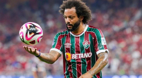 Marcelo com a camisa do Fluminense