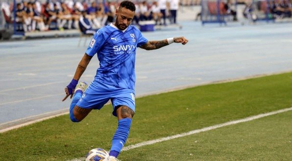 Neymar cobra escanteio pelo Al-Hilal