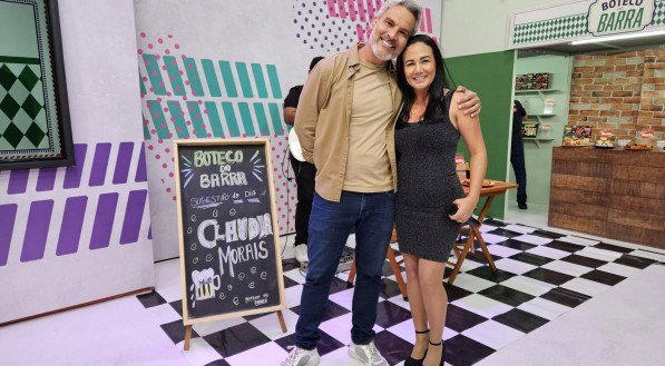 Cláudia Morais traz sucessos do brega para o Boteco do Barra desta sexta-feira (8)