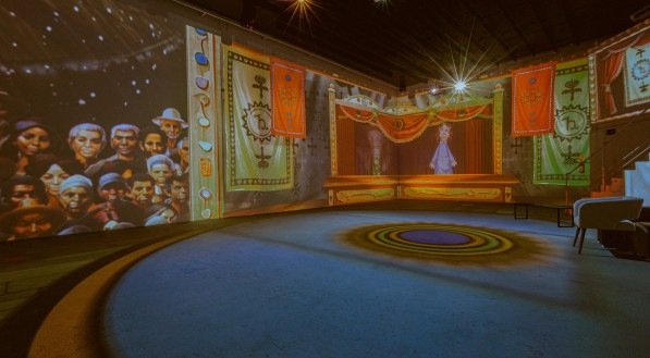 Projeções da exposição imersiva 'O Auto de Ariano, o Realista Esperançoso', que chega ao RioMar Recife