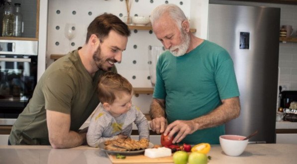 O cuidado com a alimentação ajuda na prevenção de doenças comuns em homens (Imagem: Mladen Zivkovic | Shutterstock)