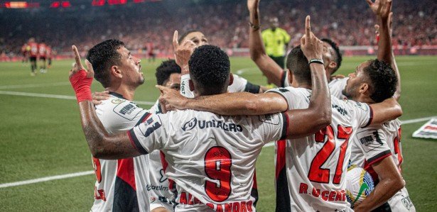 Colo Colo x Vitória: Onde assistir, horário e escalações