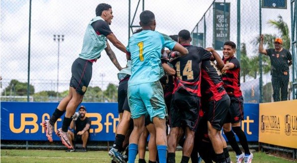 Jogadores do sub-19 do Sport celebram gol na Copa Atlântico