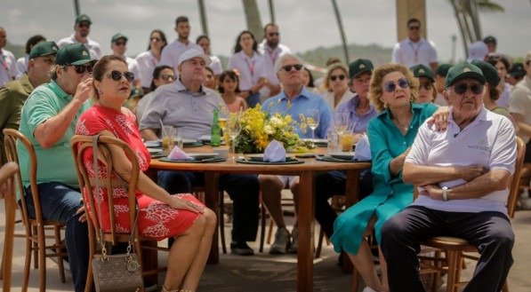 Na apresentação do Condomínio Praia de Guadalupe, Auxiliadora e João Carlos Paes Mendonça, Jaci e Marcelo Tavares de Melo, Marcos Freire e Paulo Carneiro