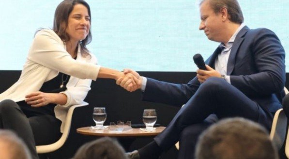 Raquel Lyra e Felipe Valença, em palestra no Rec'n'Play