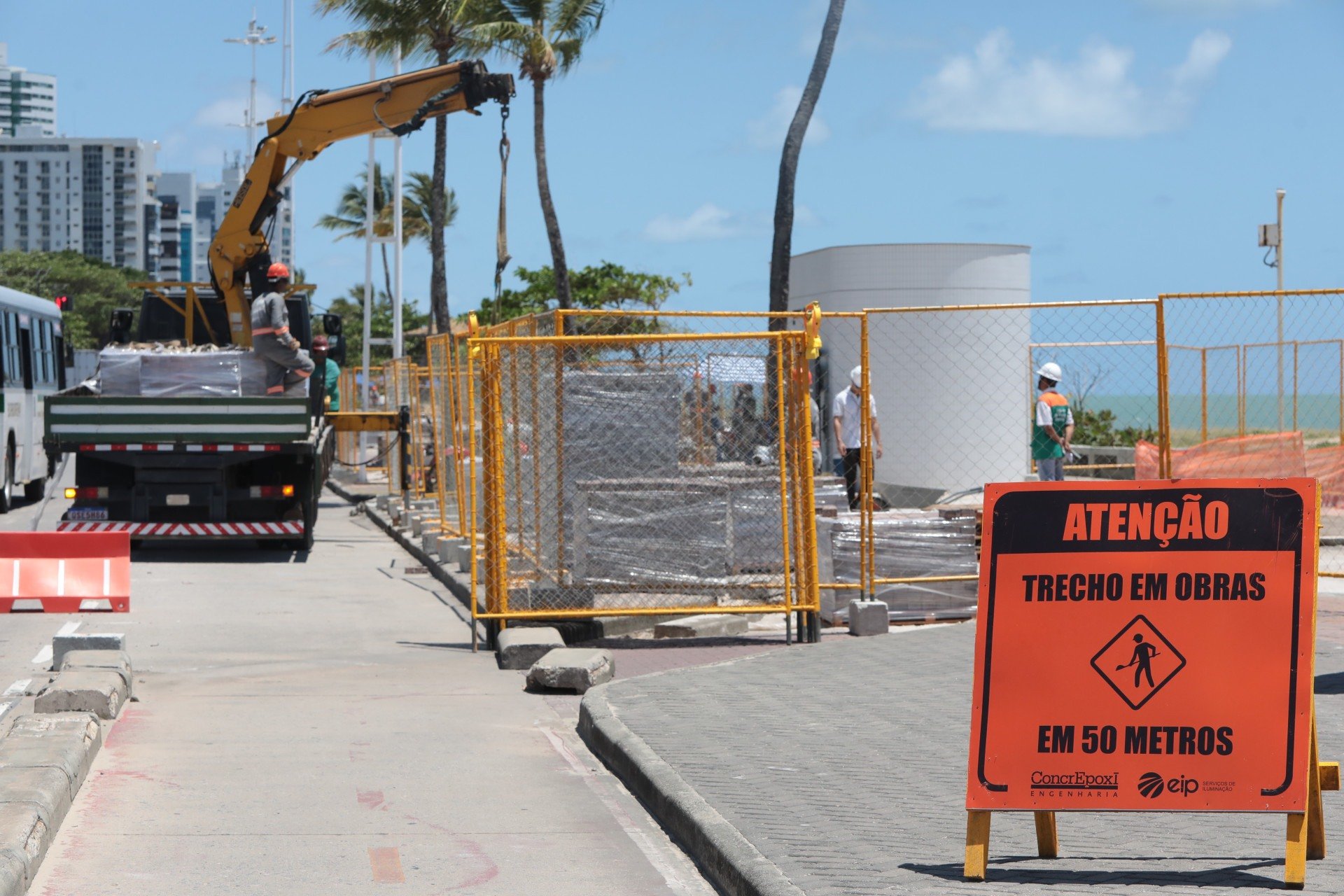 Obras na Orla de Boa Viagem - Problemas estruturais - Escadas quebradas - Pedras de contenção fora do lugar - Banheiros da Orla - Boa Viagem 