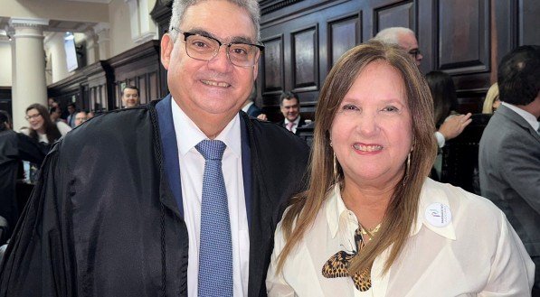 O casal de desembargadores Gabriel Cavalcanti Filho e Ângela de Norões Lins Cavalcanti,  em evento no TJPE