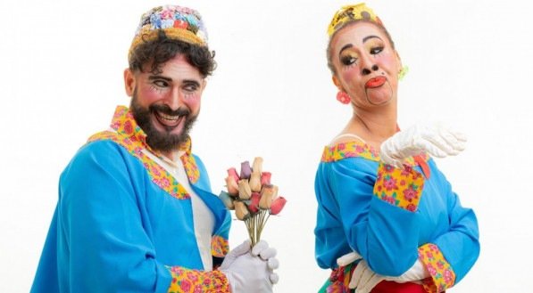 Ator Hemerson Moura e a atriz Nelma Barros encenam a peça 'O Marido Domado'