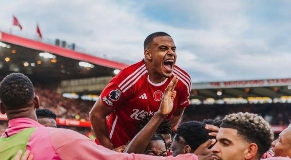 Murillo comemora gol do Nottingham Forest